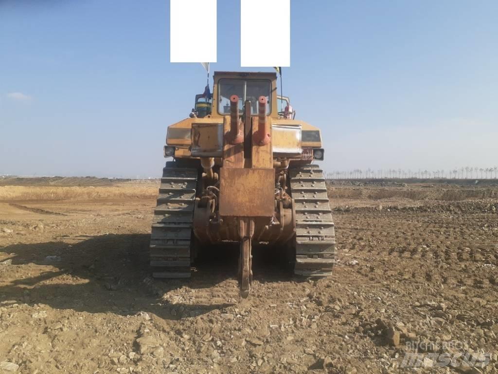 CAT D 9 N بلدوزرات مجنزرة