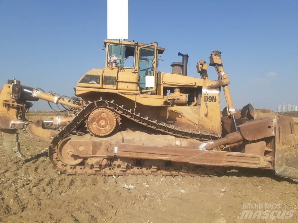 CAT D 9 N بلدوزرات مجنزرة