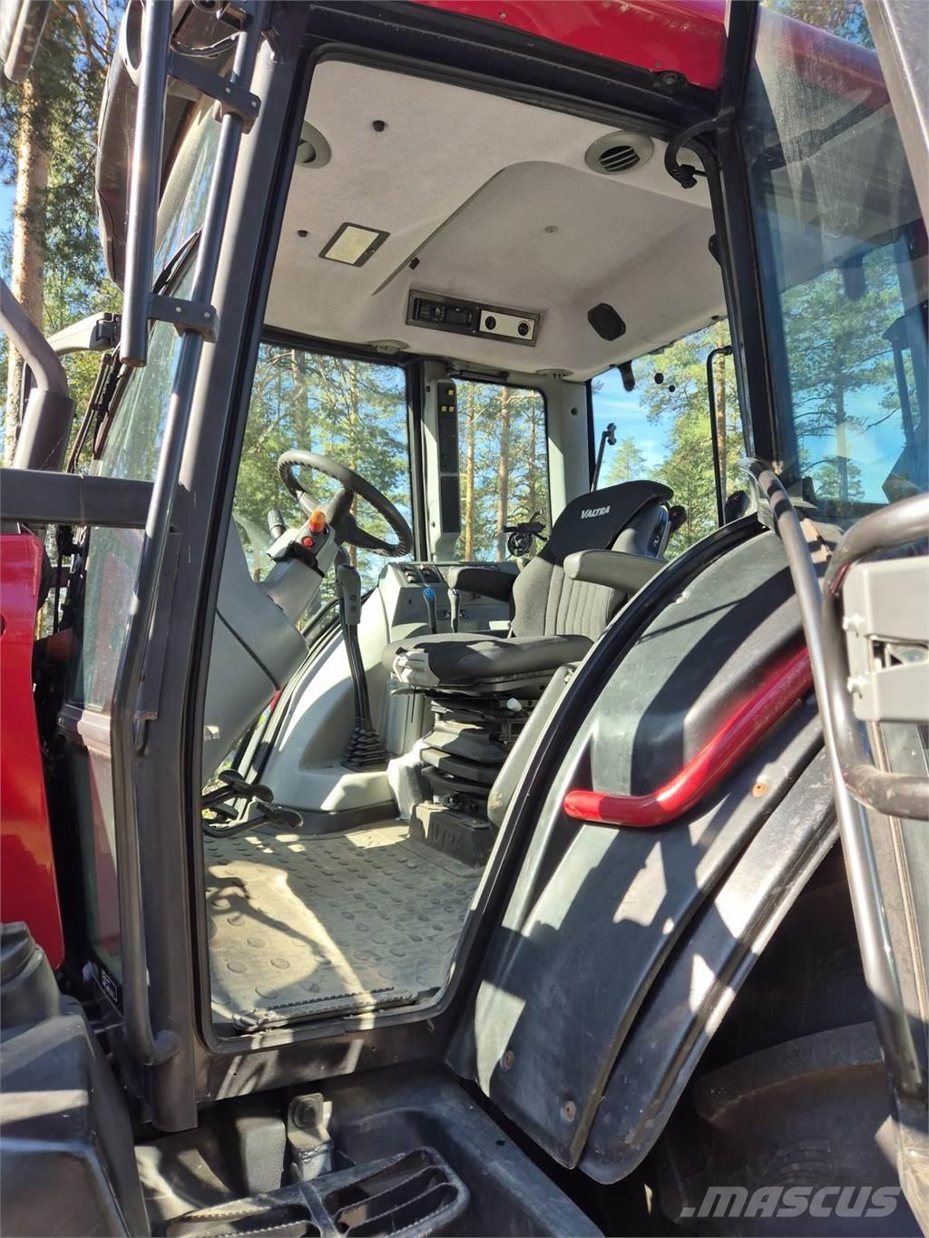 Valtra N91 الجرارات