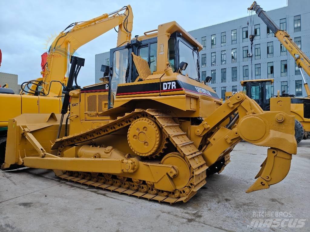 CAT D 7 R معدات تمهيد الطرق