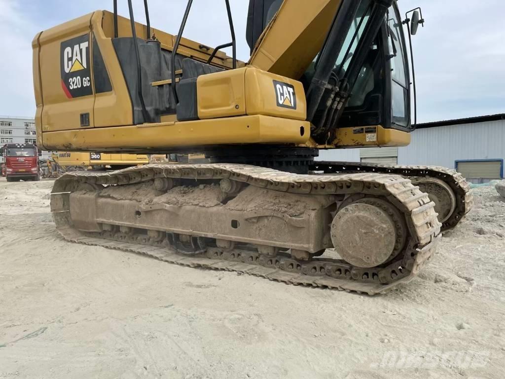 CAT 320GC حفارات زحافة