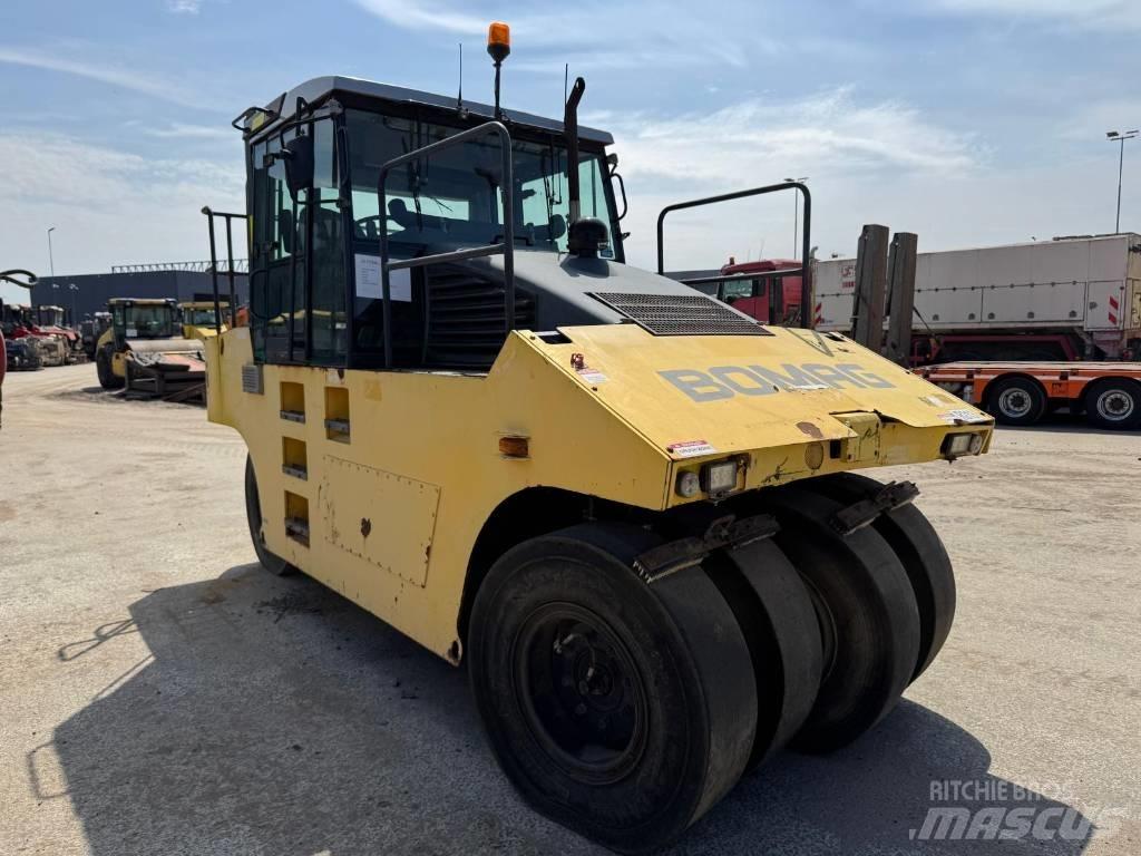Bomag BW 24 R مداحل ذات إطارات هوائية