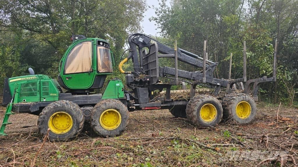 John Deere 1110 E شاحنات