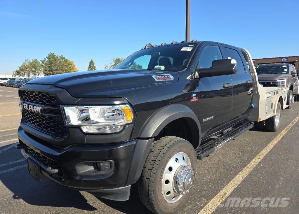 RAM 5500 TRADESMAN شاحنات مسطحة/مفصلية الجوانب