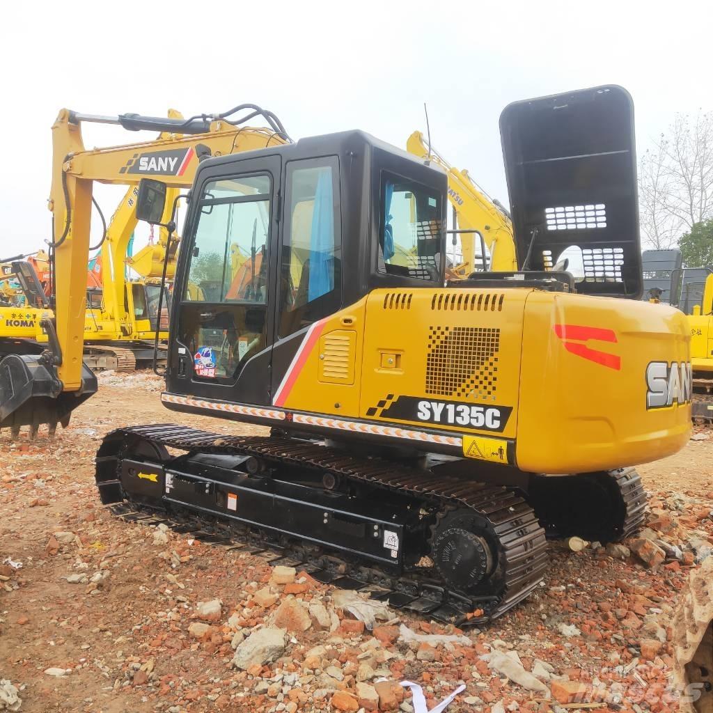 Sany SY 135 C حفارات زحافة