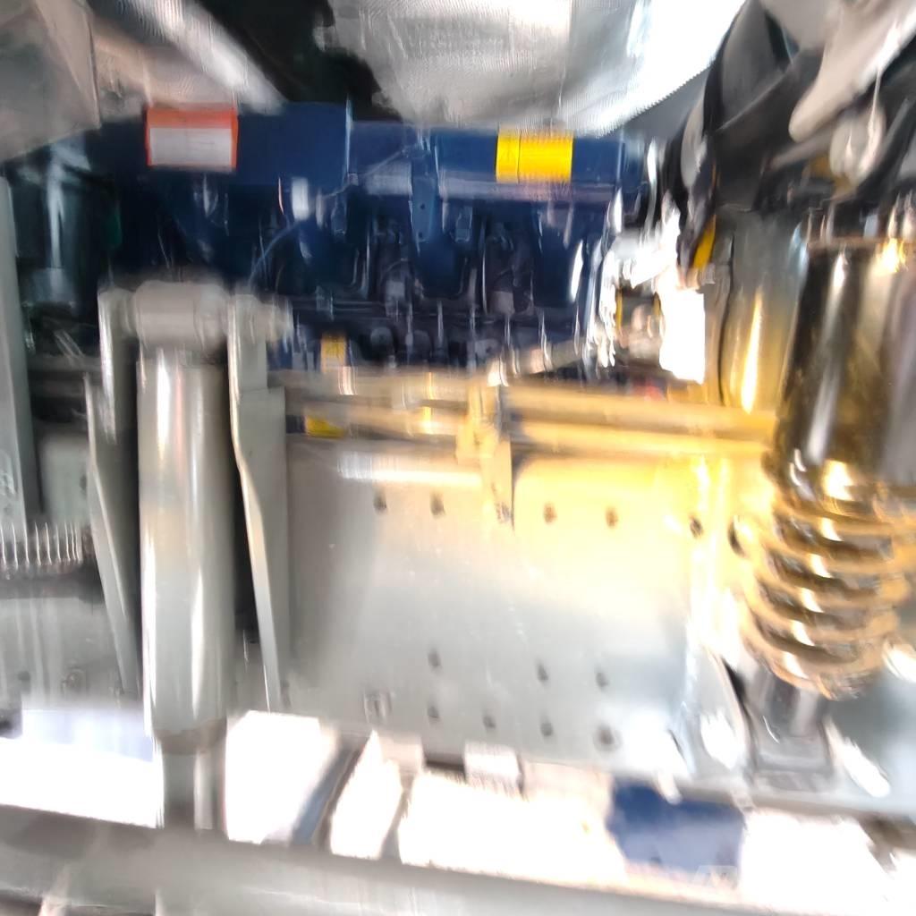 Howo 371 8x4 شاحنات قلابة