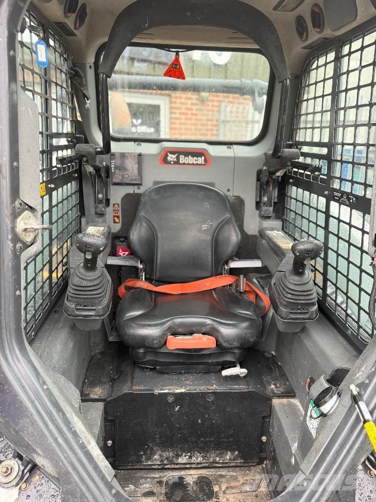 Bobcat T 66 لوادر زحافة