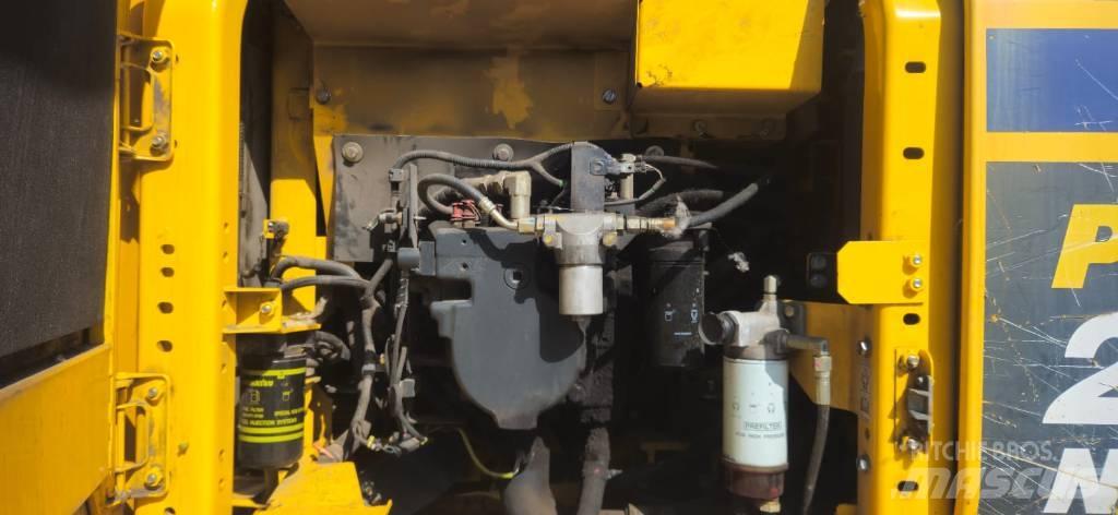 Komatsu PC240NLC-11 حفارات زحافة