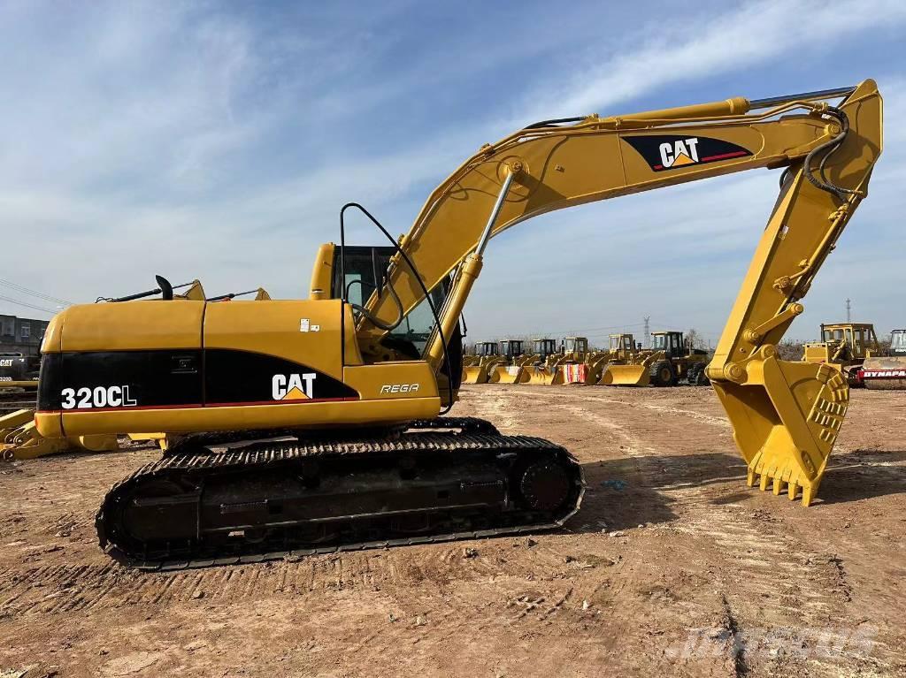 CAT 320 C حفارات زحافة