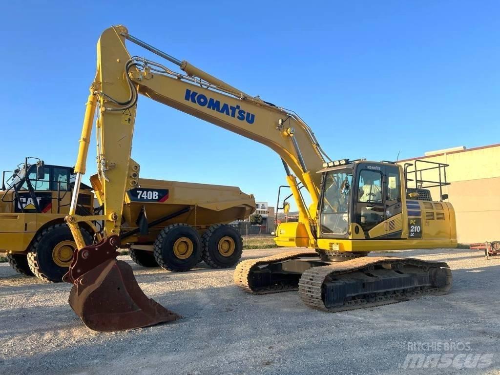 Komatsu PC 210 LC حفارات زحافة