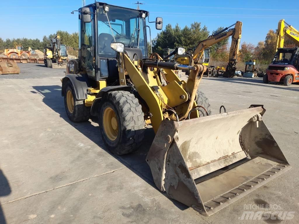 CAT 908 H 2 لوادر بعجل