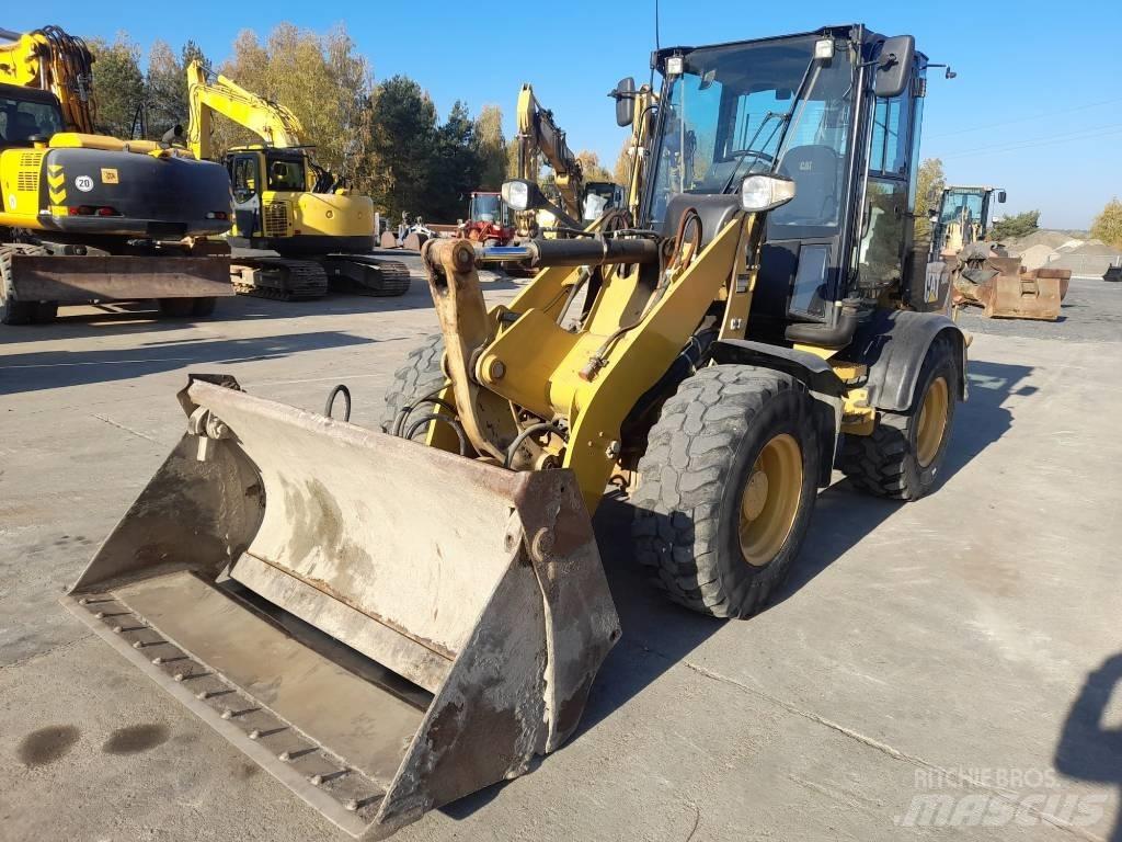 CAT 908 H 2 لوادر بعجل