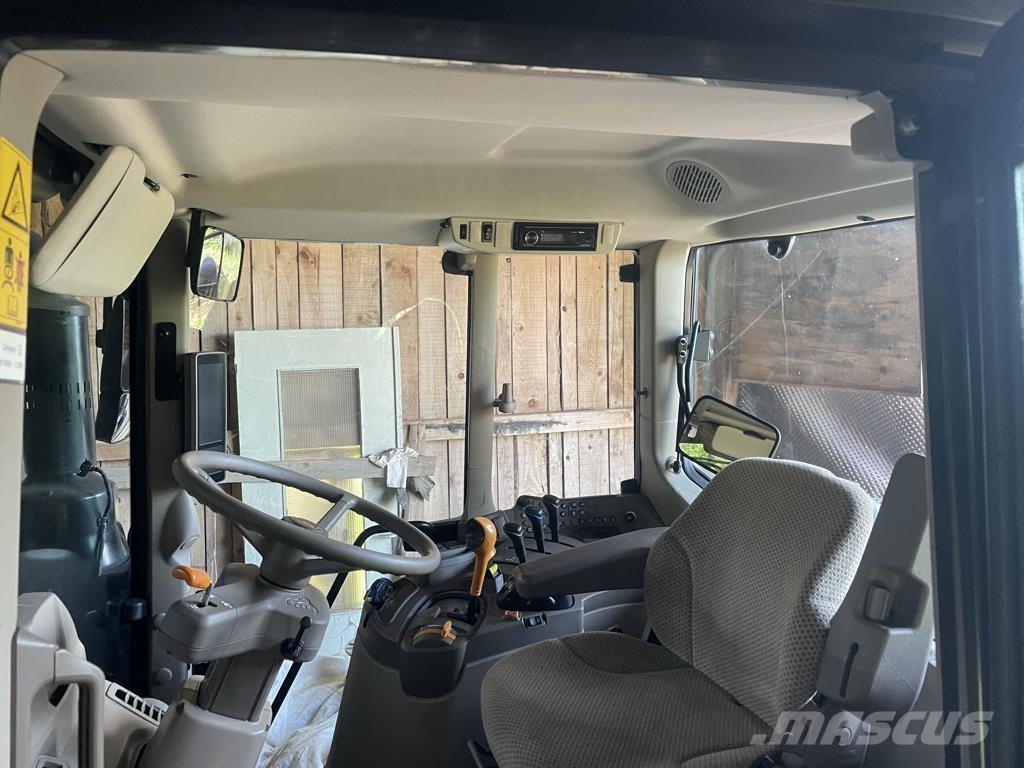 John Deere 6110M الجرارات