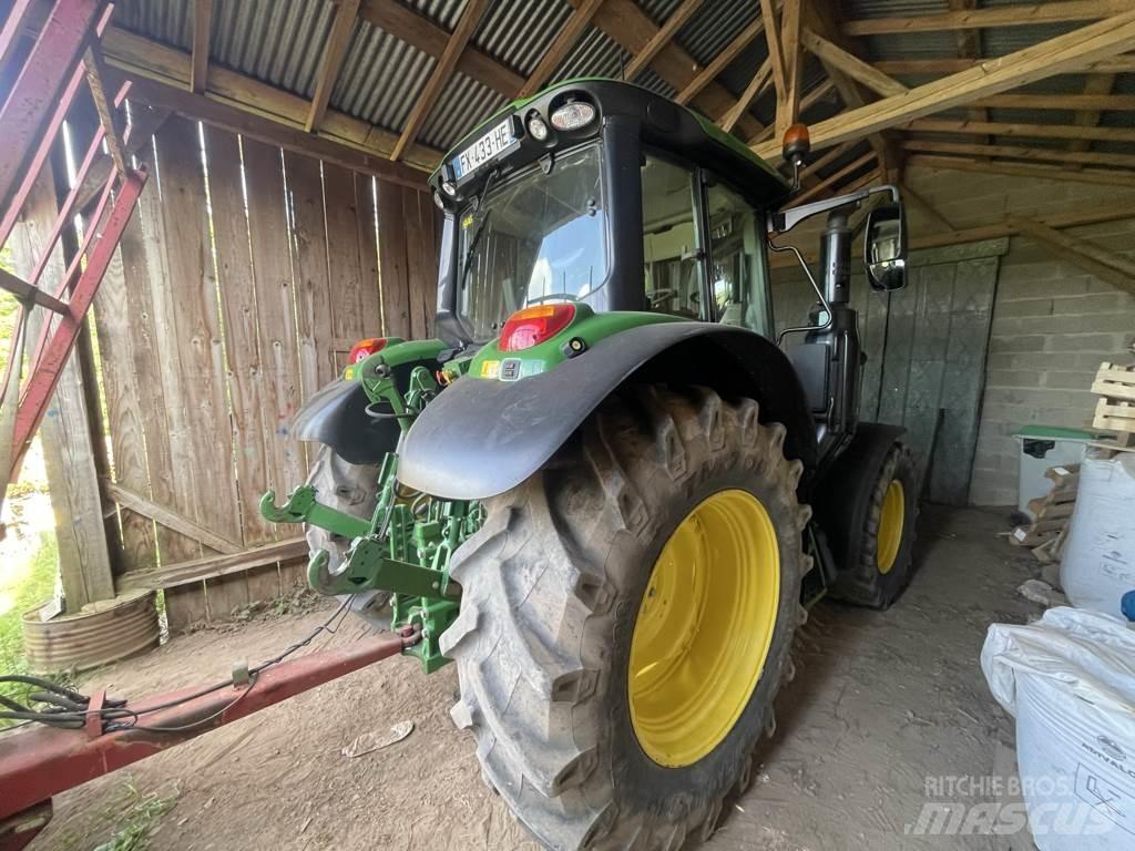 John Deere 6110M الجرارات