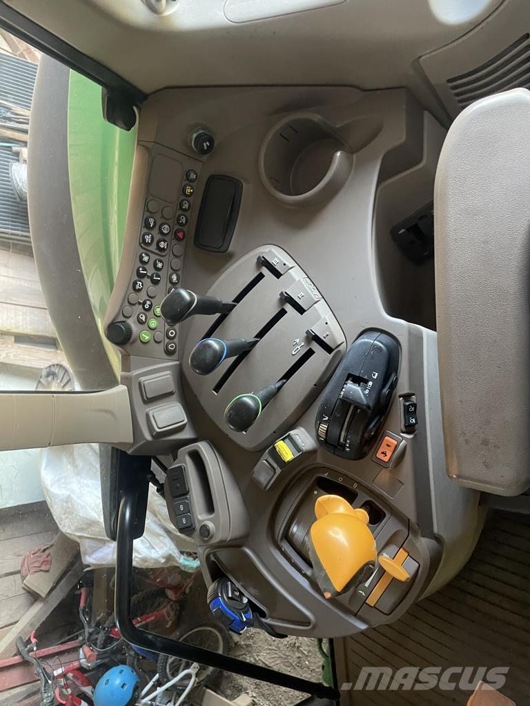 John Deere 6110M الجرارات