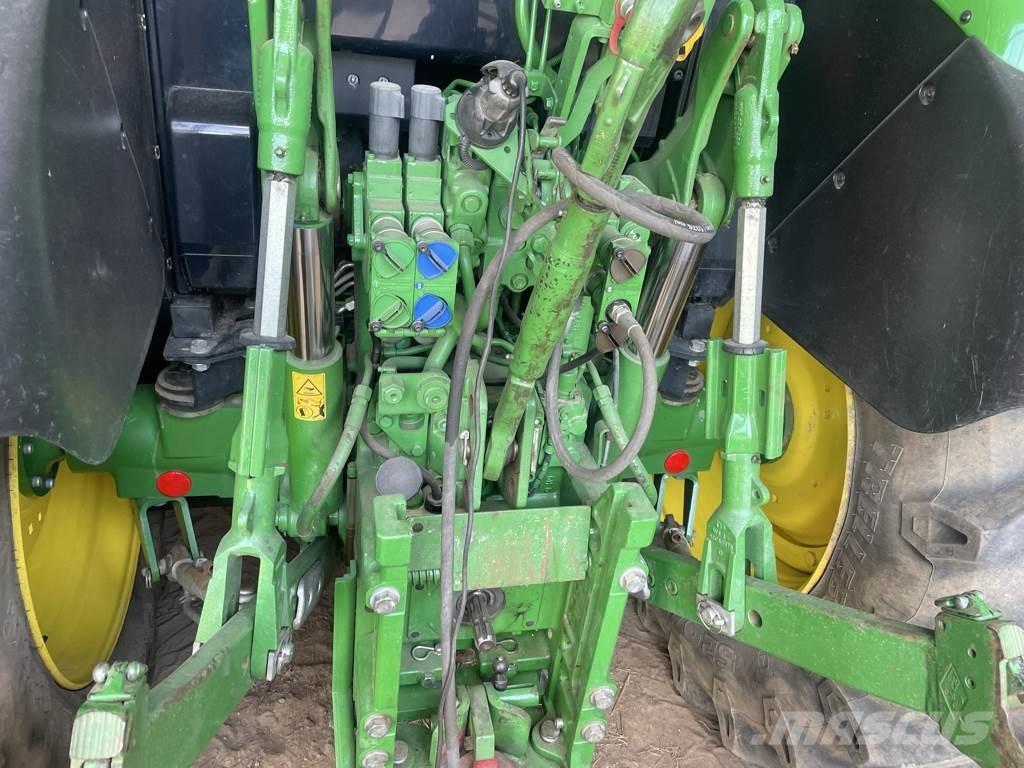 John Deere 6110M الجرارات