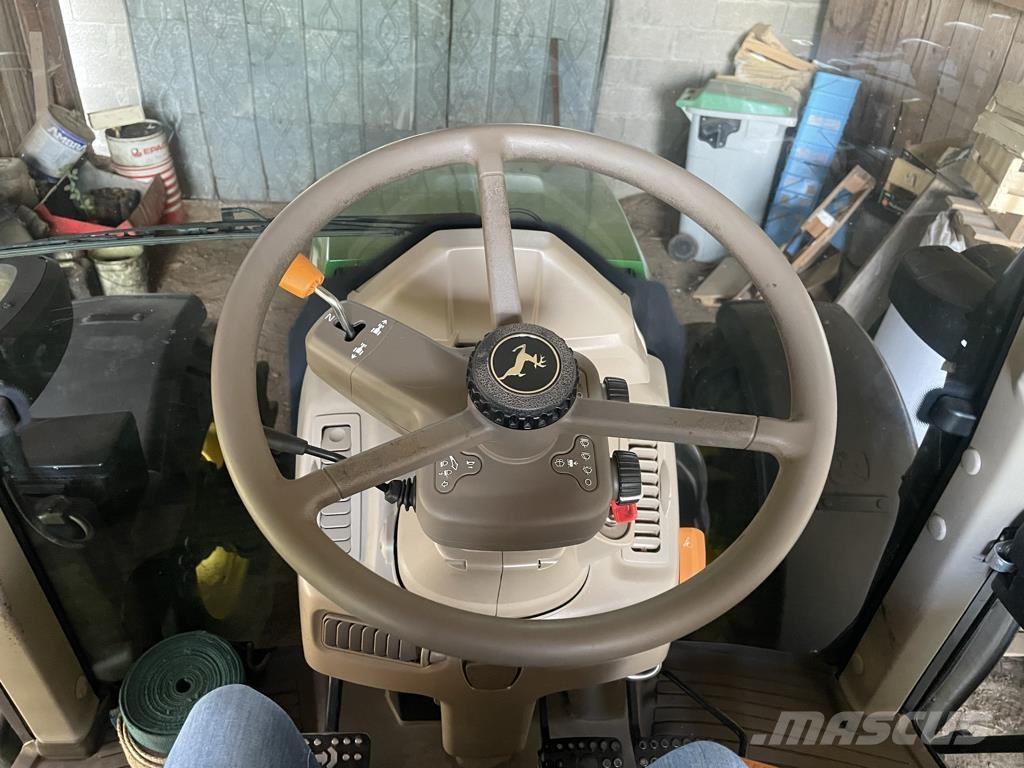 John Deere 6110M الجرارات