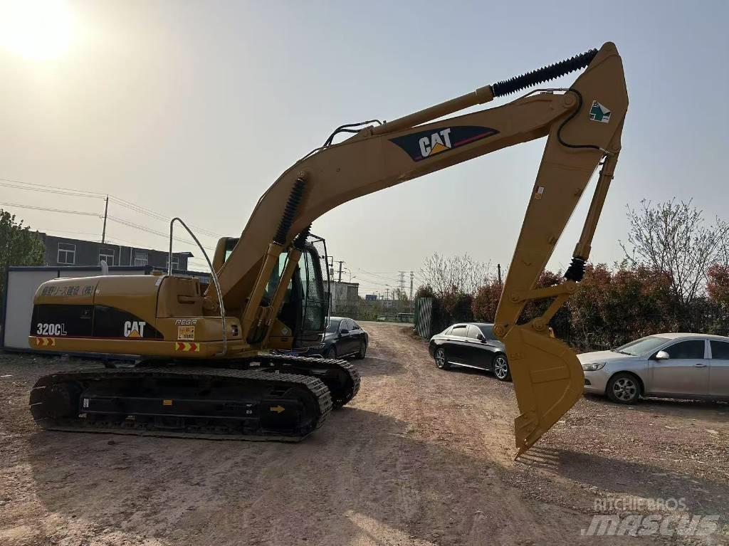 CAT 320 C L حفارات زحافة