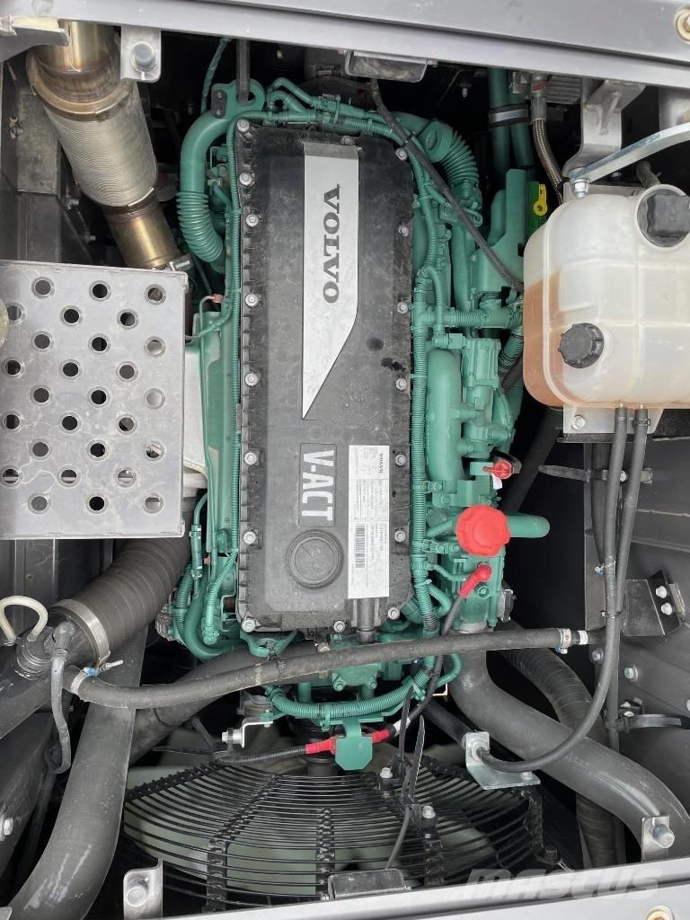Volvo EC250E حفارات زحافة