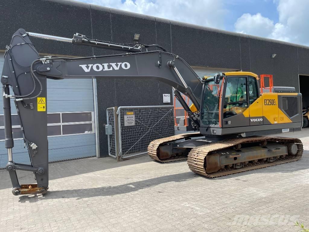 Volvo EC250E حفارات زحافة