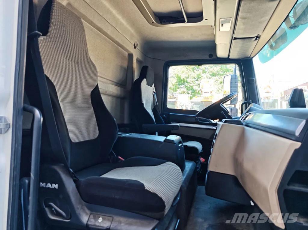 MAN TGL 8.220 4x2 شاحنات بمقصورة وهيكل