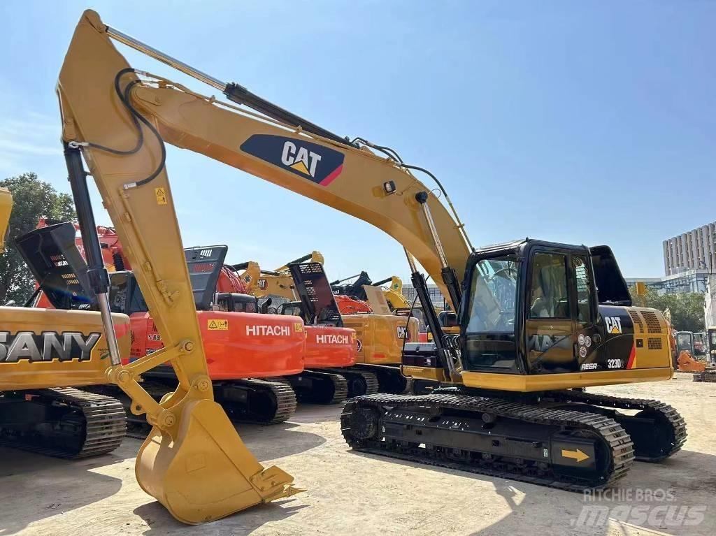 CAT 323 D حفارات زحافة