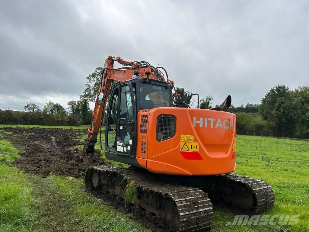 Hitachi ZX135-5 حفارات زحافة