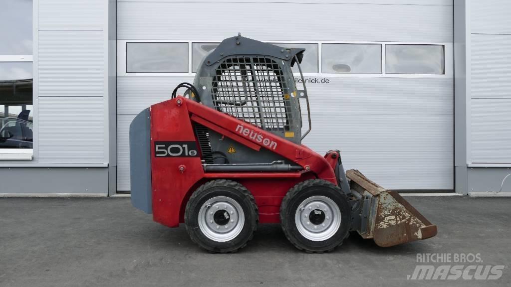 Neuson 501 S لوادر انزلاقية التوجيه