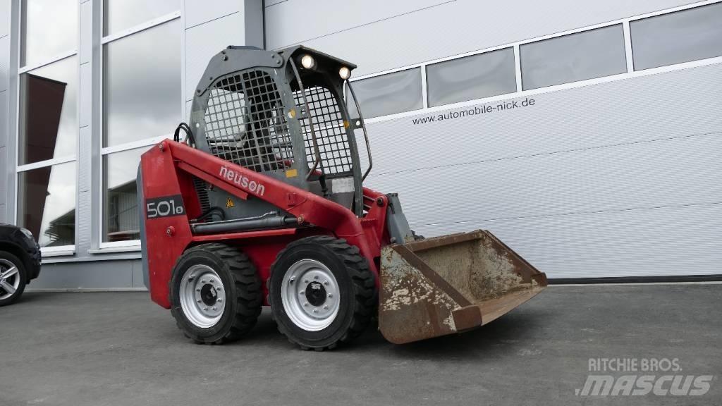 Neuson 501 S لوادر انزلاقية التوجيه
