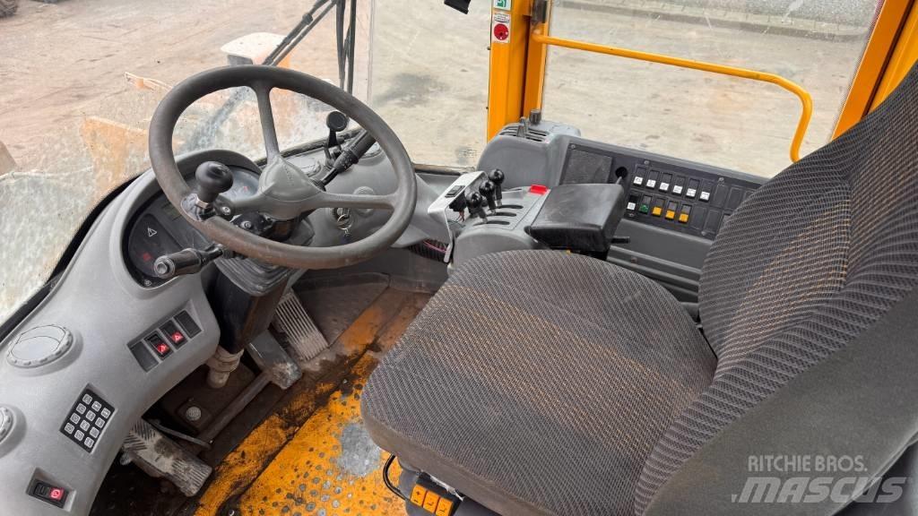 Volvo L 120 E لوادر بعجل