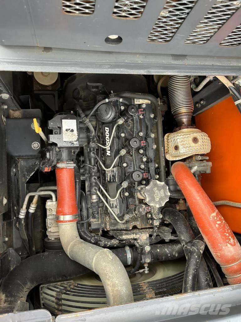 Doosan DX 140 LCR حفارات زحافة