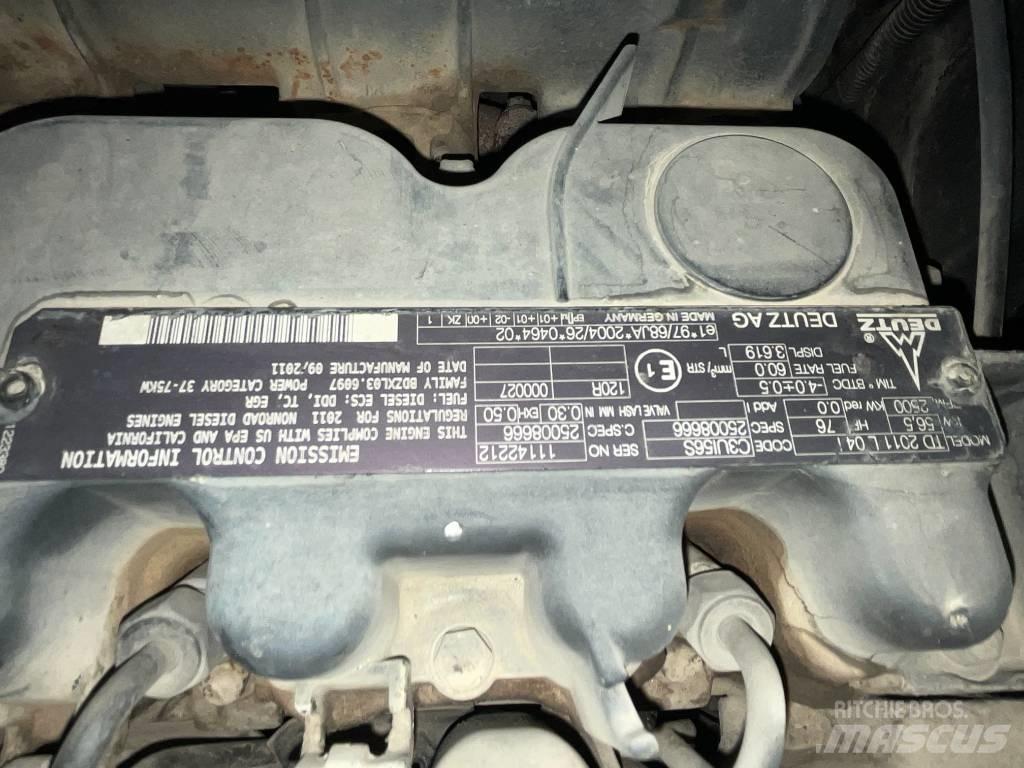 JCB 409 لوادر بعجل