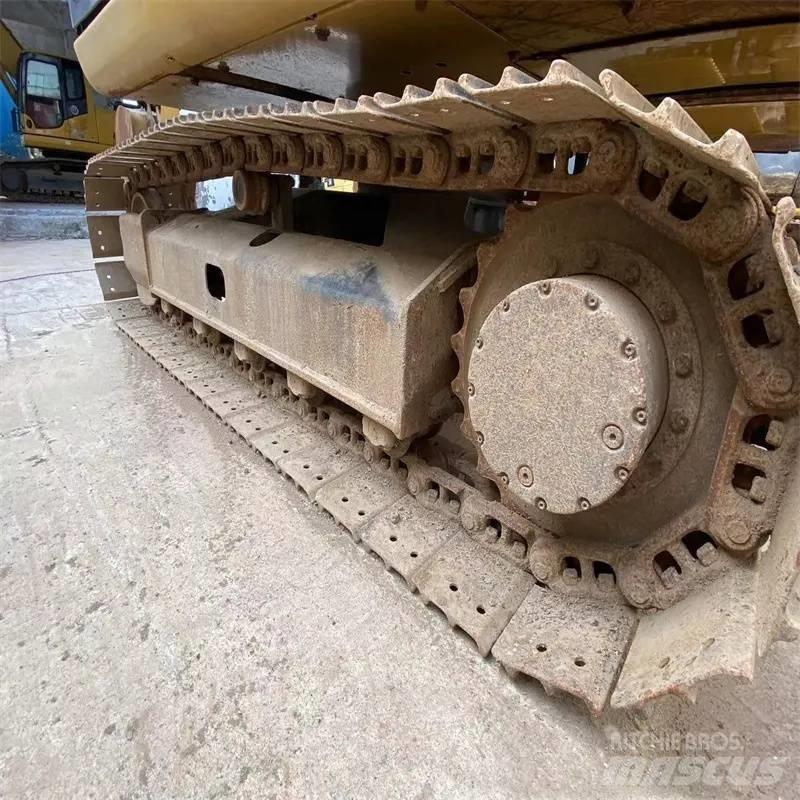 CAT 307 حفارات زحافة