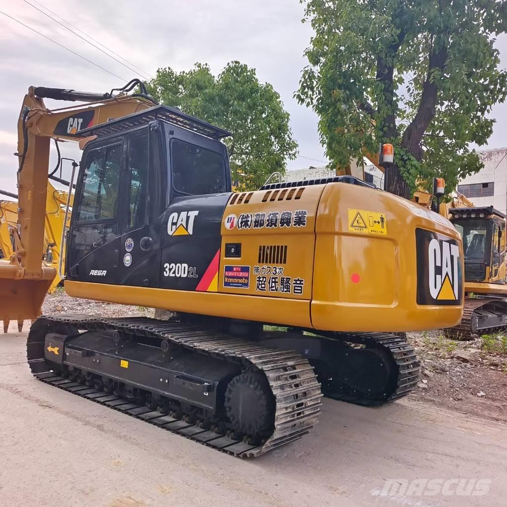 CAT 324D2L حفارات زحافة