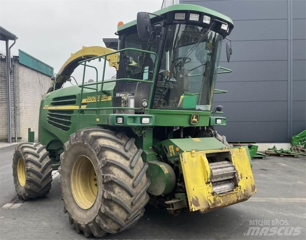 John Deere 7500 علافات ذاتية الدفع