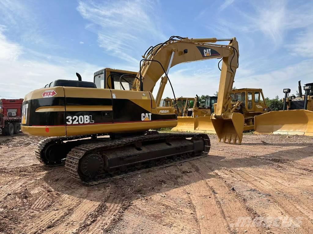 CAT 320 B حفارات زحافة