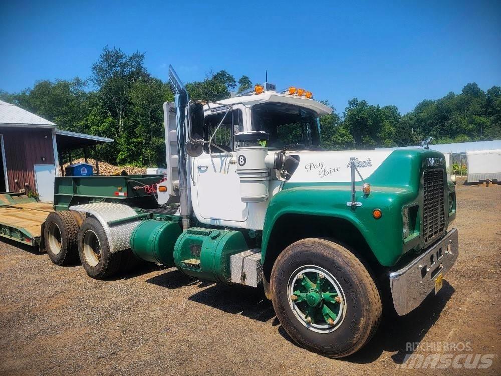 Mack R 688 ST وحدات الجر