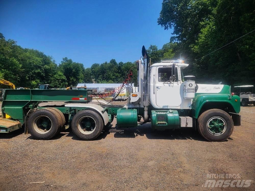 Mack R 688 ST وحدات الجر