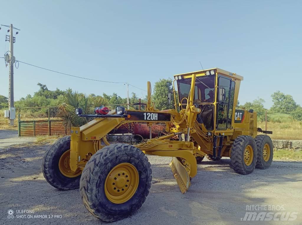CAT 120 H معدات تمهيد الطرق