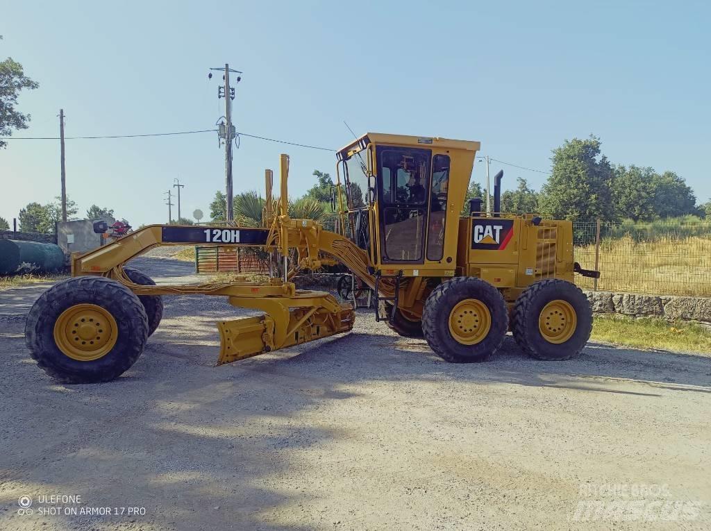 CAT 120 H معدات تمهيد الطرق