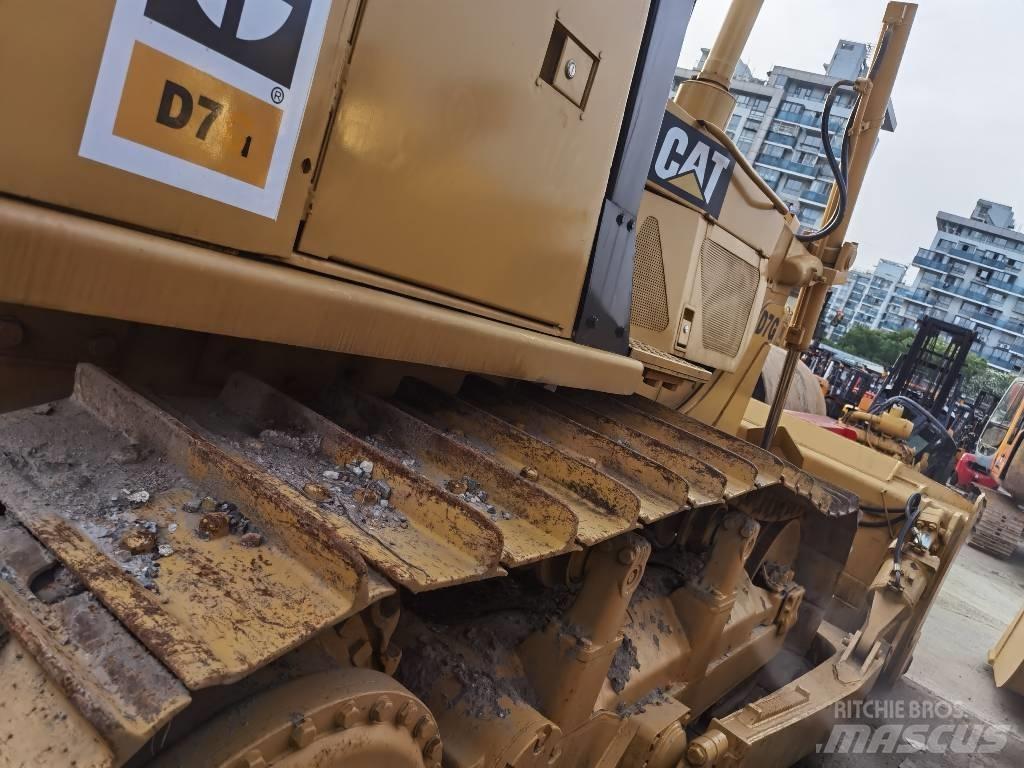 CAT D 7 G معدات تمهيد الطرق