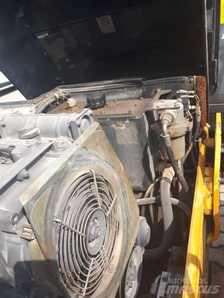 Bomag BW 100 AD-3 مداحل ثنائية الاسطوانة