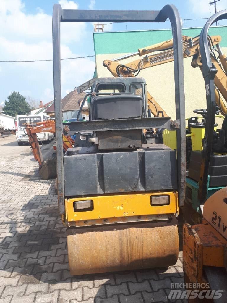 Bomag BW 100 AD-3 مداحل ثنائية الاسطوانة
