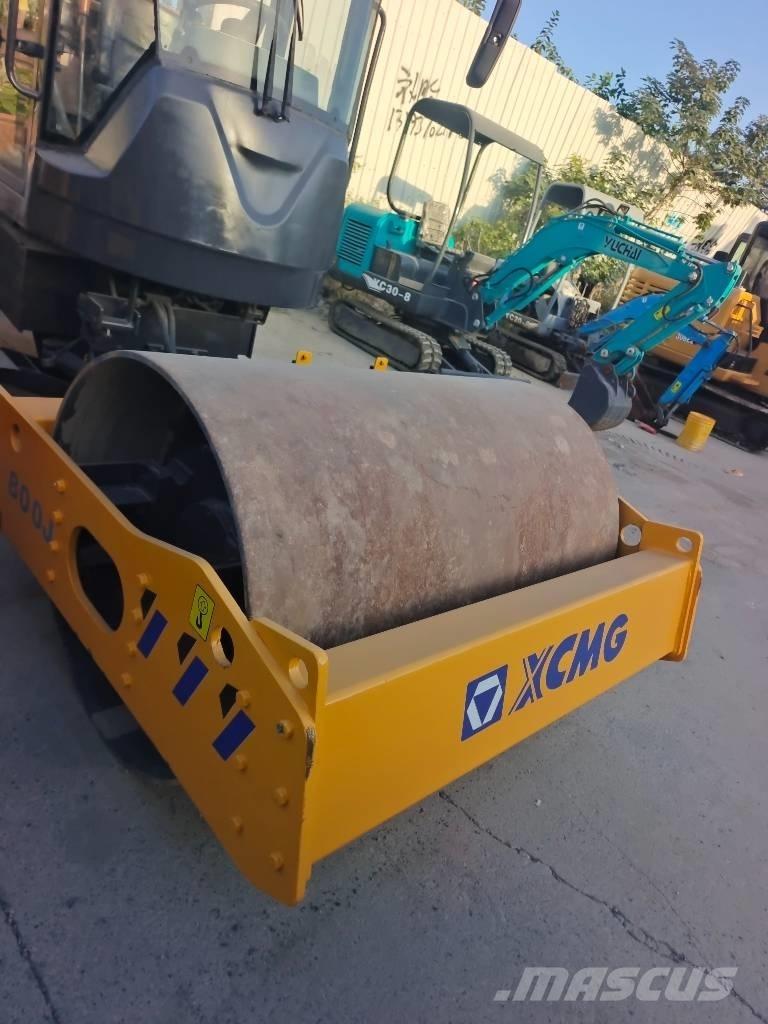 XCMG XS 800J مداحل أحادية الأسطوانة