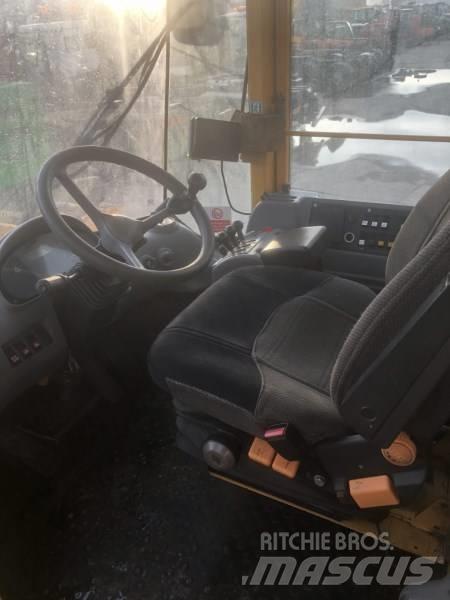 Volvo L 110 E لوادر بعجل