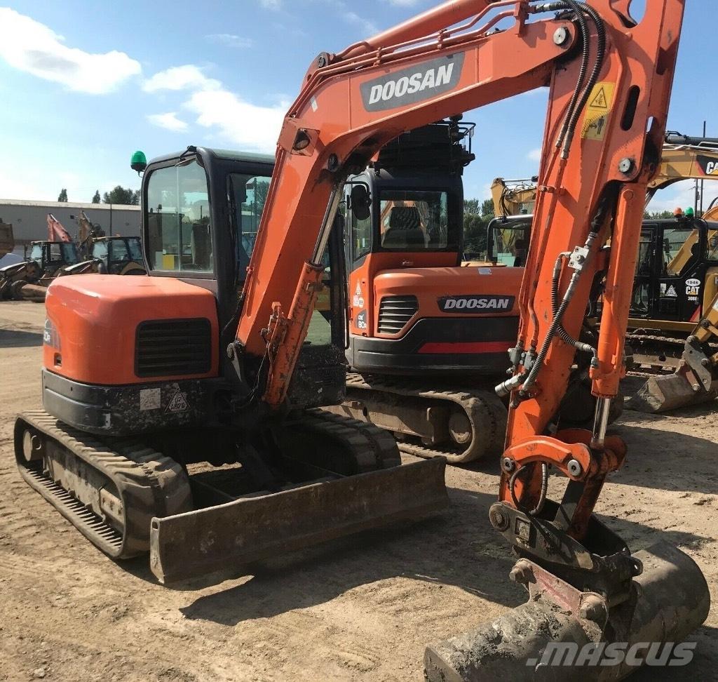 Doosan DX 60 R حفارات صغيرة أقل من 7 طن (حفارات صغيرة)