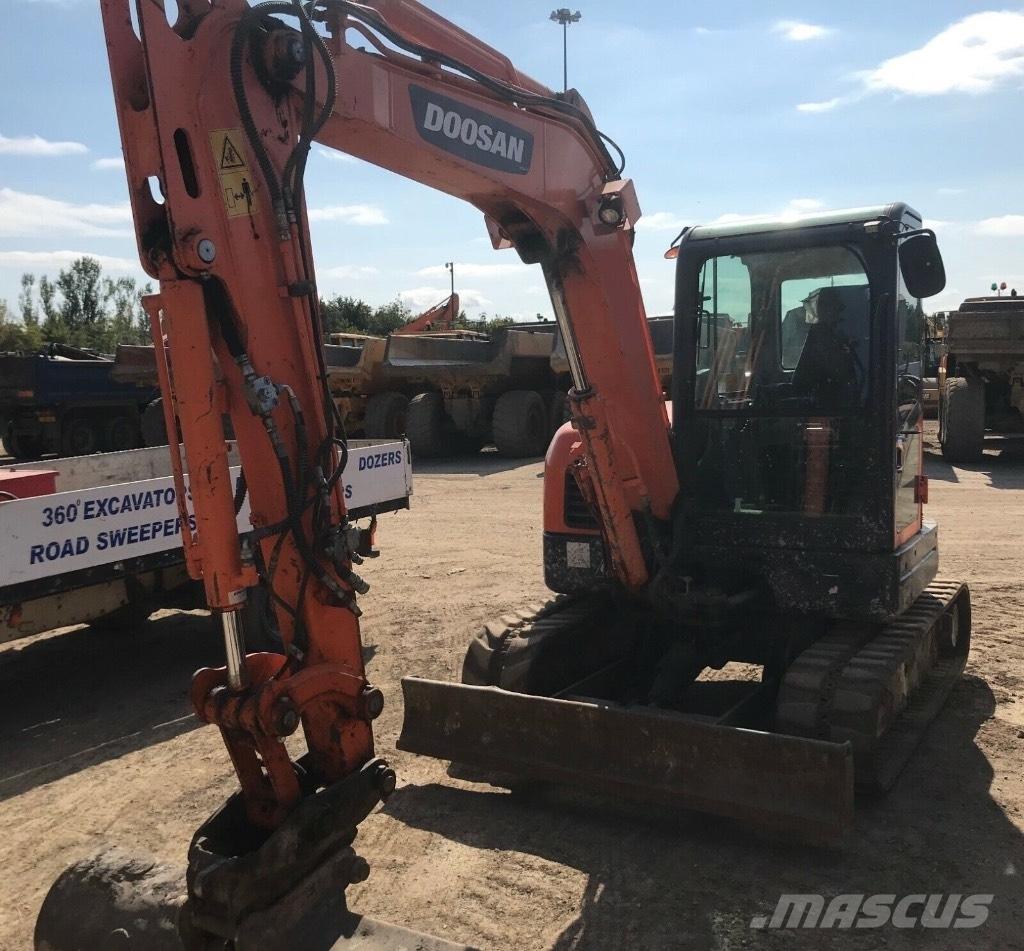 Doosan DX 60 R حفارات صغيرة أقل من 7 طن (حفارات صغيرة)