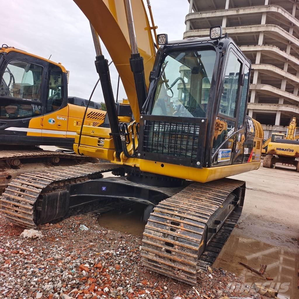 CAT 320D حفارات زحافة