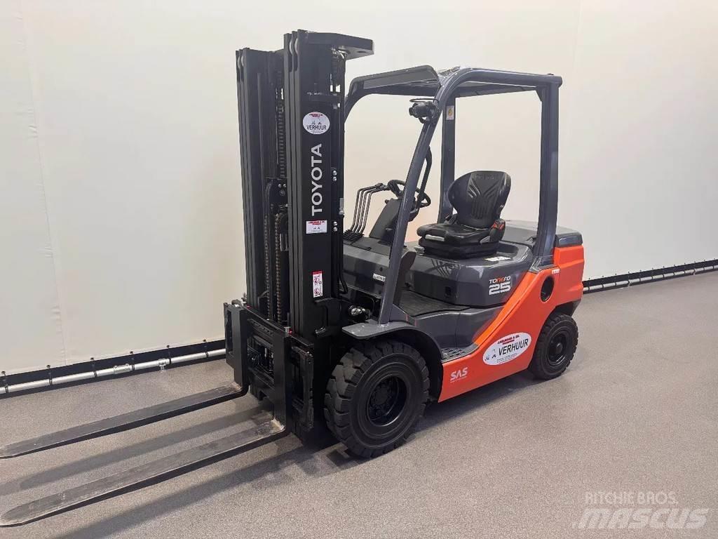Toyota 52-8 FDF 25 شاحنات الديزل