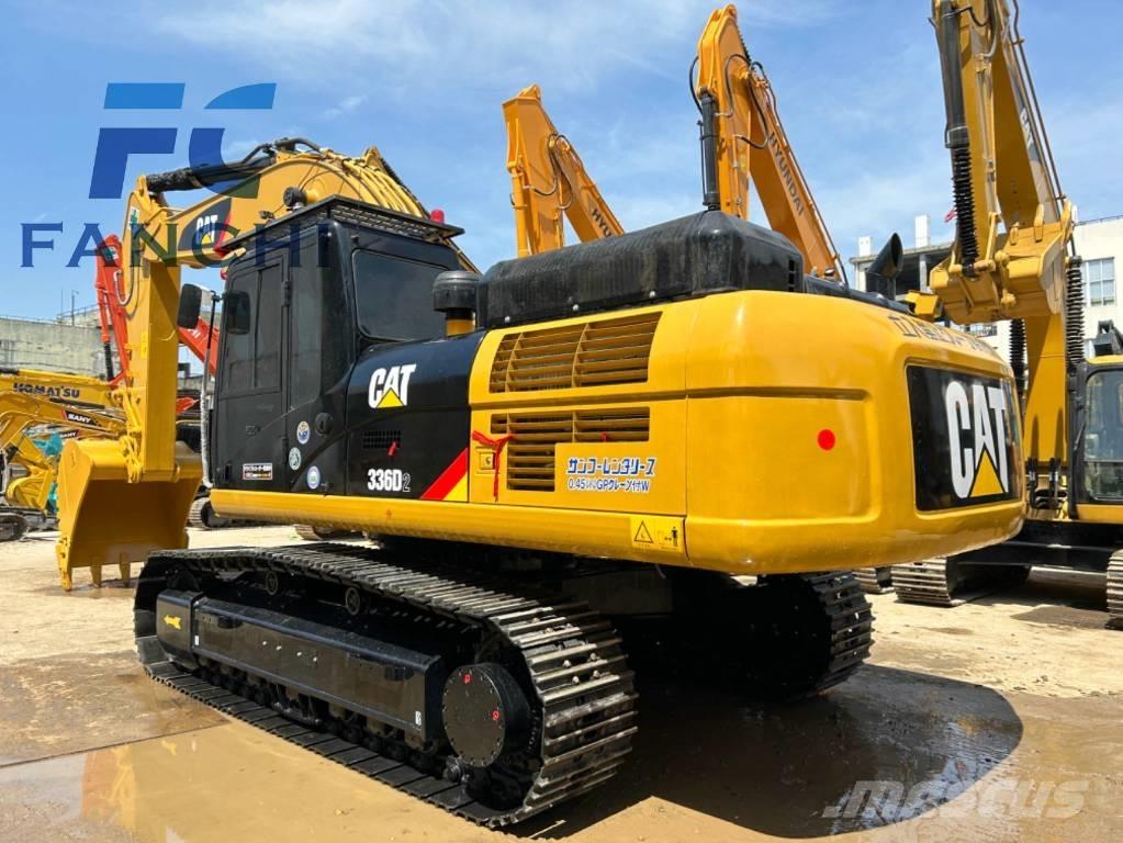 CAT 336d2 حفارات زحافة